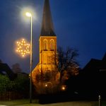 beleuchtete Dorfkirche